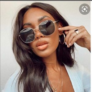 QUAY Jezabell women’s sunglasses. Gold/Smoke